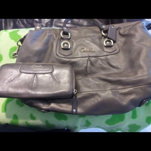 Purses - Picture 6 of 6